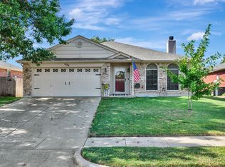 936 Fenway Ln, Saginaw, TX 76179