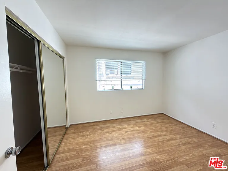 326 S Manhattan Pl #104 — Photo 7