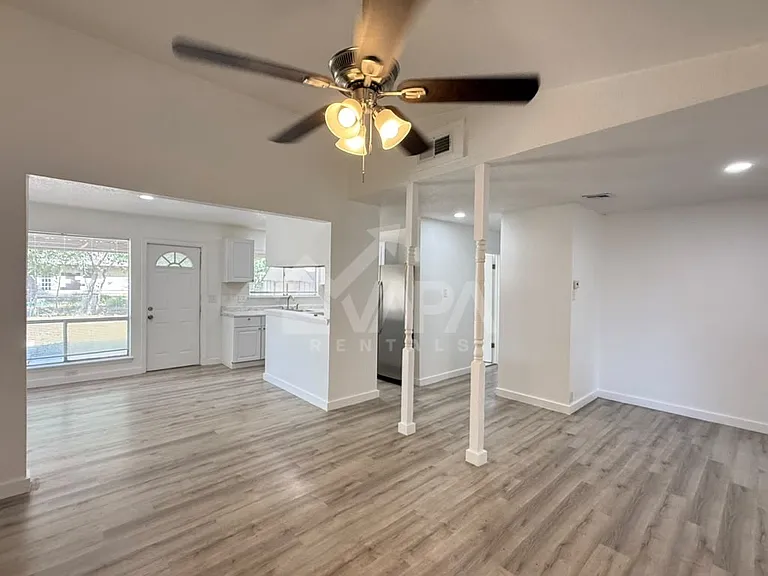 2706 Lakebriar St — Photo 4