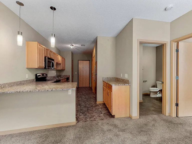 L14 Flats — Photo 38