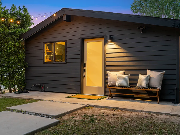 6437 Oakdale Ave — Photo 5