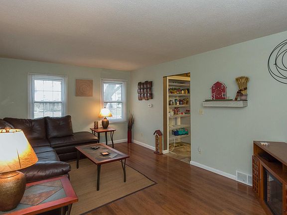 3rd image of 3051 Wayne Ave Unit 31