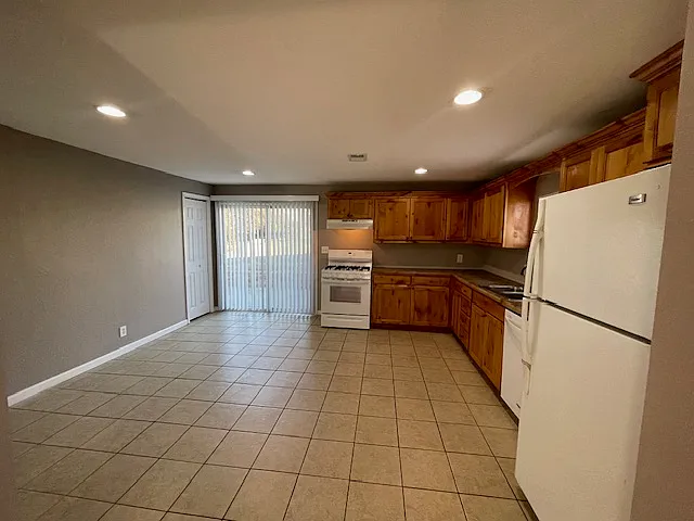5030 Woodend Ave — Photo 6