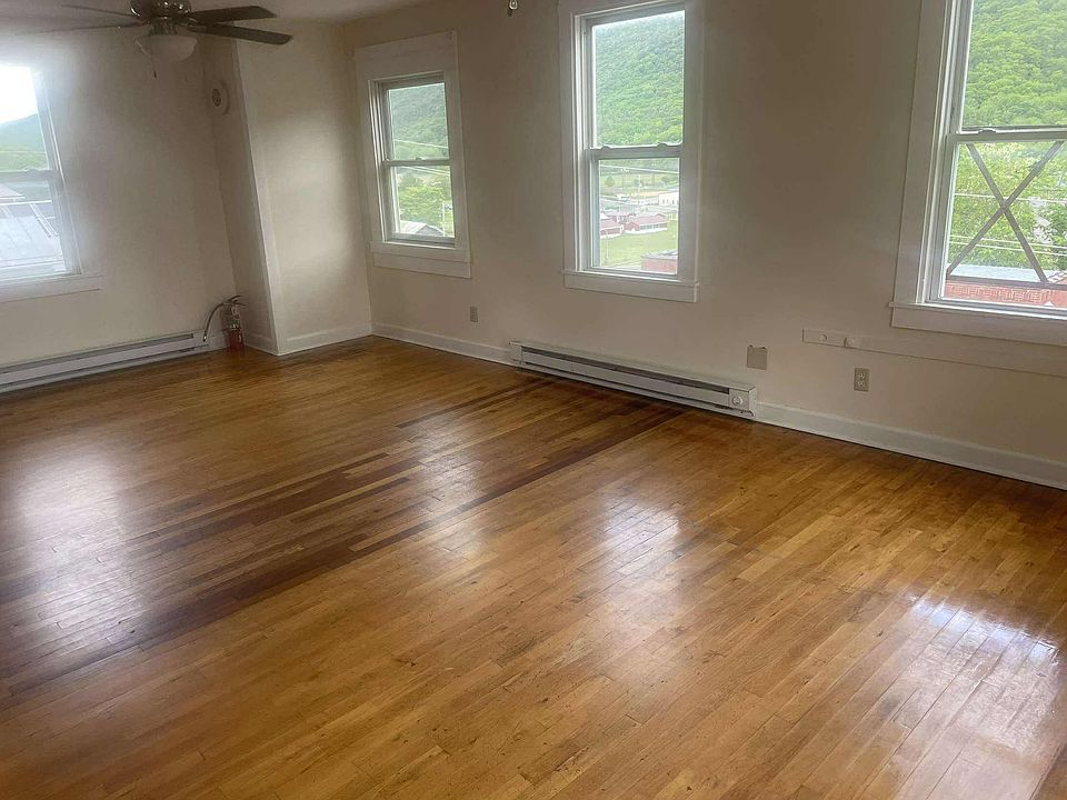Living Room/Dining area