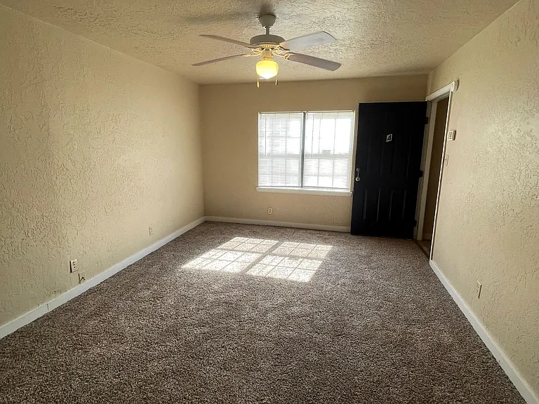 1107 NW Bell Ave #2 — Photo 5