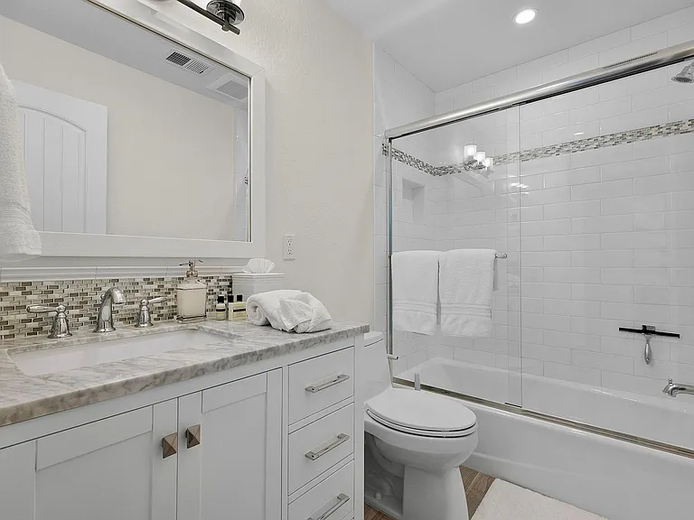 620 Center St — Photo 33