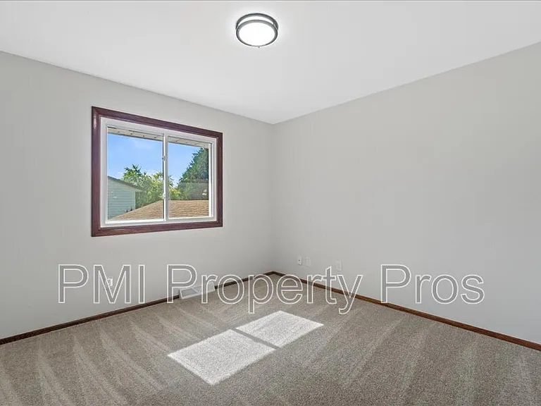 8148 S 88th St — Photo 21