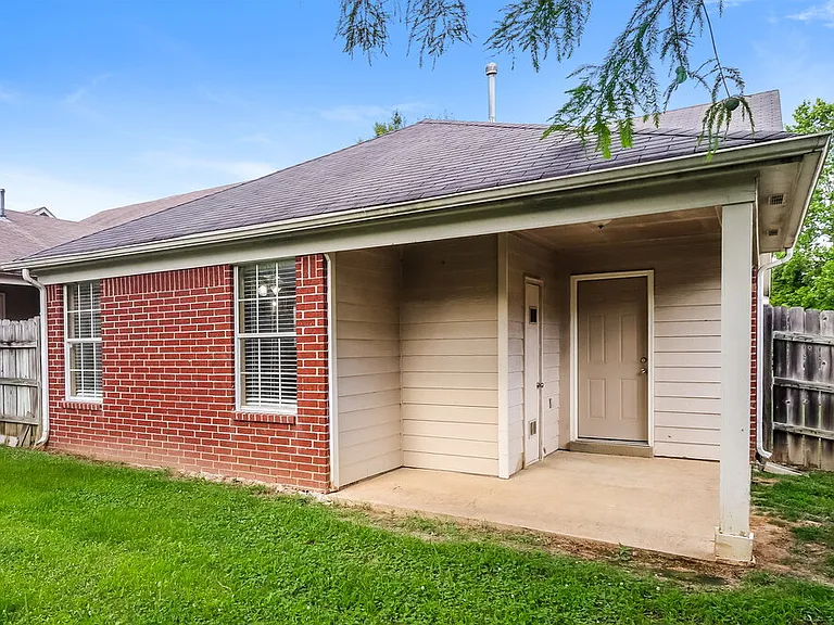 2753 Virginia Woods Pl — Photo 15