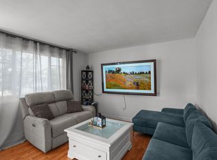 24 Longbow Dr, West Warwick, RI 02893