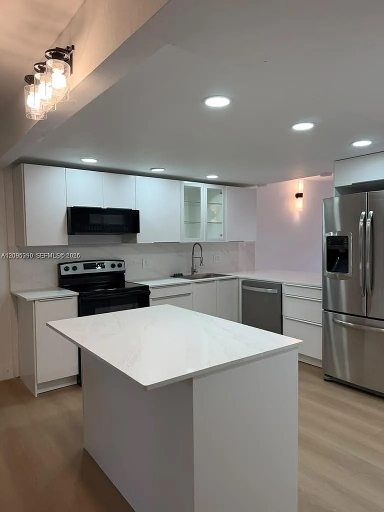 639 N University Dr — Photo 3