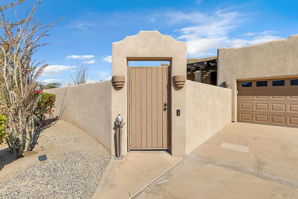 Building Photo - 54052 Avenida Martinez