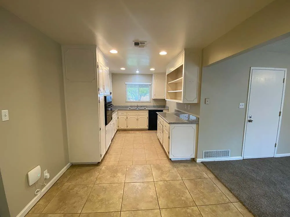 Building Photo - 1337 Reserve Dr