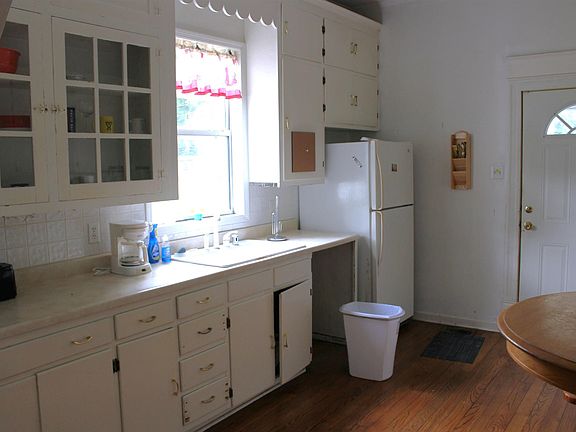 4th image of 701 S 4th St