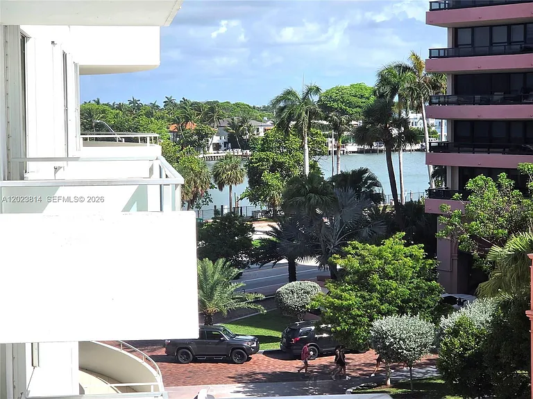 5161 Collins Ave #502 — Photo 28