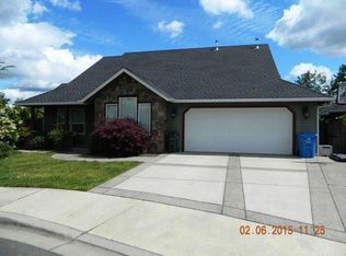 1367 SW David Dr, Grants Pass, OR 97527