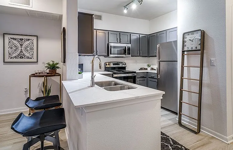 NEO at Midtown Apartments — Photo 14