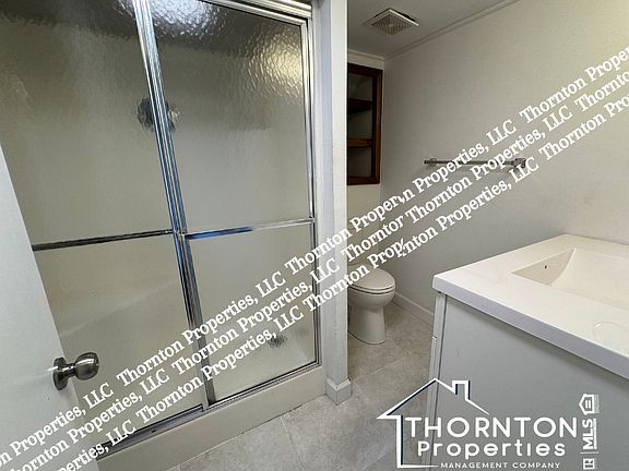 5th image of 120 Lakeshore Dr #A