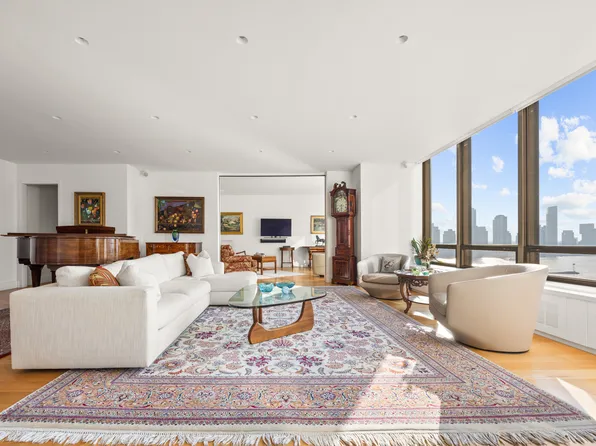 860 United Nations Plaza image 1 of 13