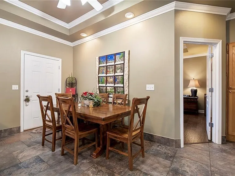 11073 Club House Pkwy — Photo 16
