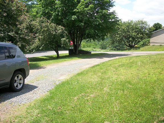 3rd image of 2 Birch Dr #1
