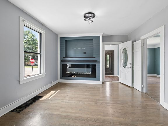 3rd image of 972 Sard Ave