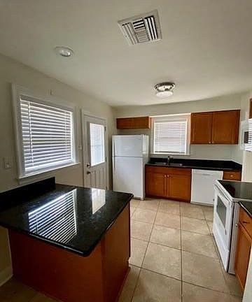 5th image of 3202 39th St
