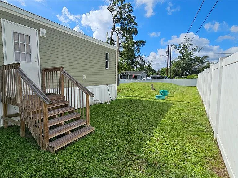 1831 Ruby St — Photo 30