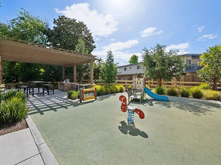 665 Alamo Ct — Photo 23