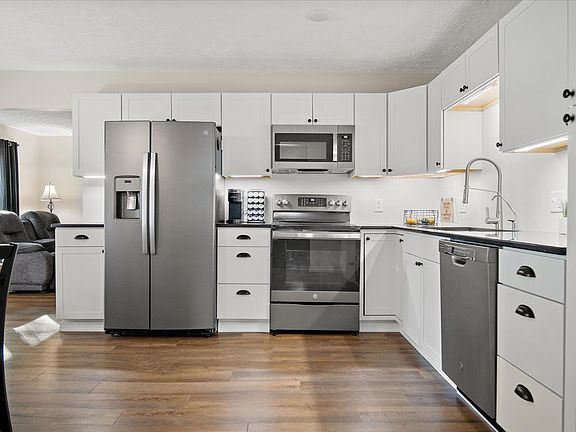 4th image of 3106 Winchester Dr