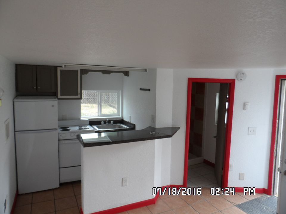 2nd image of 1709 1/2 Dallas St