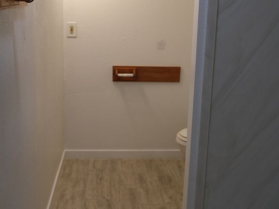 5th image of 573 W Broadway St
