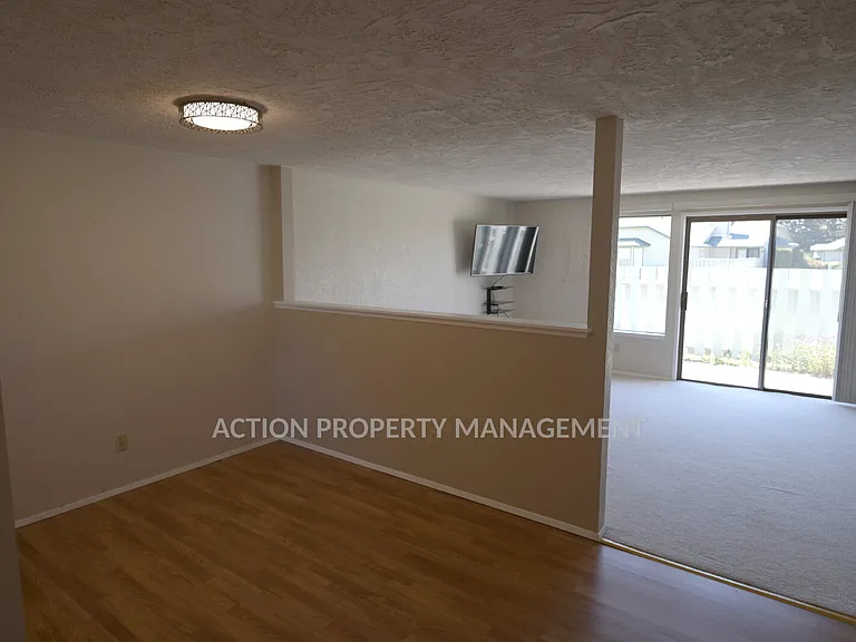 842 N Canterbury Ct — Photo 4
