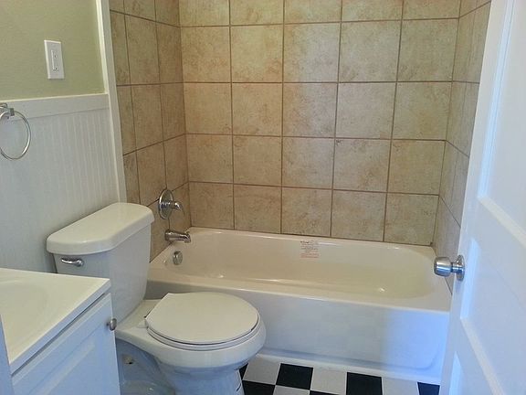 4th image of 4031 Kentucky Ave NW