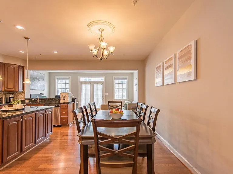10515 Old Ellicott Cir — Photo 12