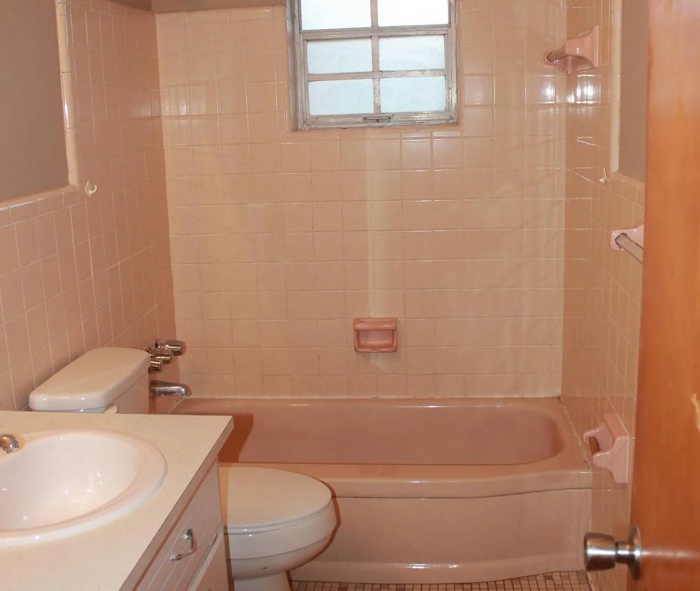 381 Bellehurst Dr — Photo 1