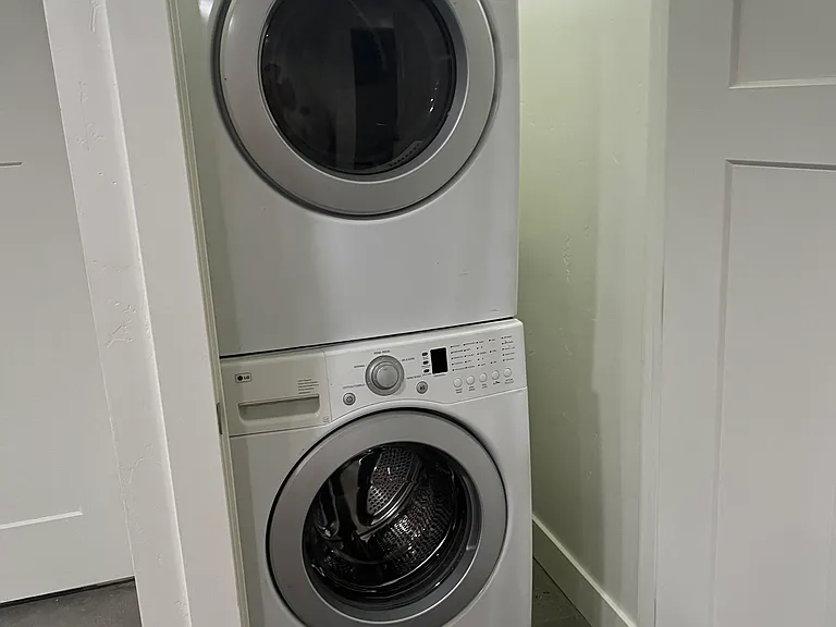 960 N Ctr — Photo 1