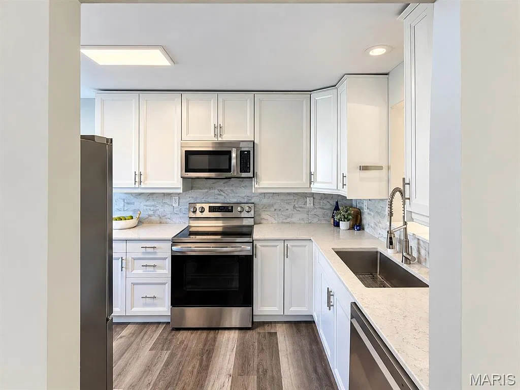 3 bed, 4.0 bath, 1392 sqft, $2,200 — Photo 3