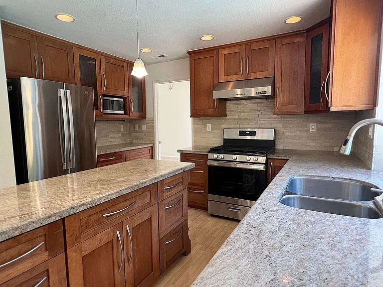 2209 E Vista Canyon Rd — Photo 12