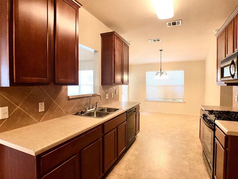2141 Pearson Way — Photo 7