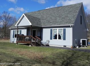 367 Henrys Crossing Rd, Cresco, PA 18326