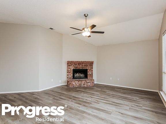4th image of 2409 Redfield Dr
