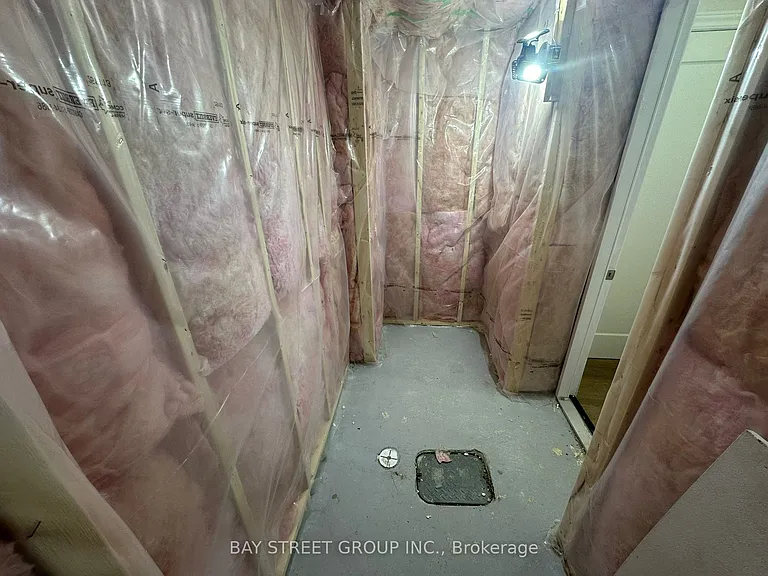 138 Sutherland Ave — Photo 19