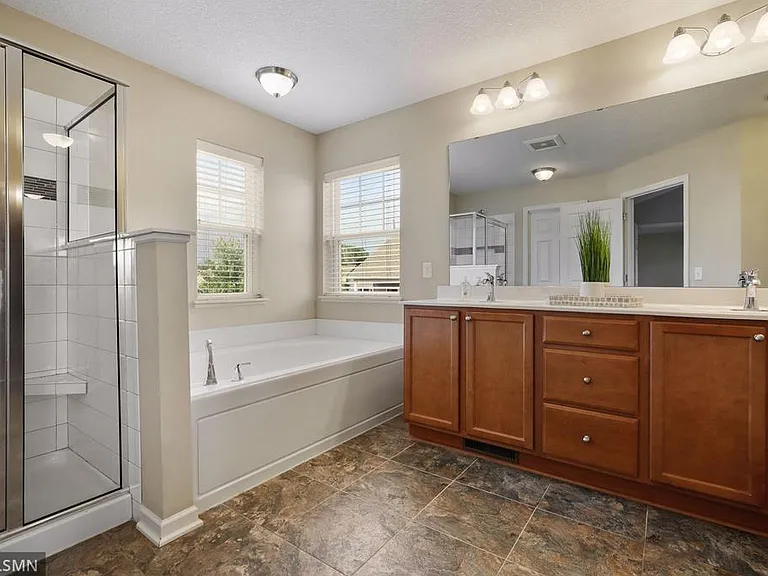 1290 Eagle Point Dr — Photo 16
