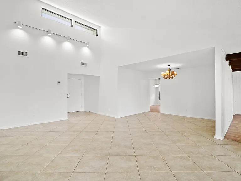 65 Pinehill Trl W #W — Photo 12