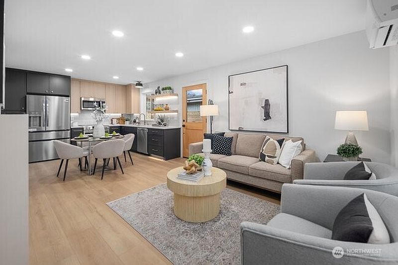 4th image of 3215 22nd Avenue S