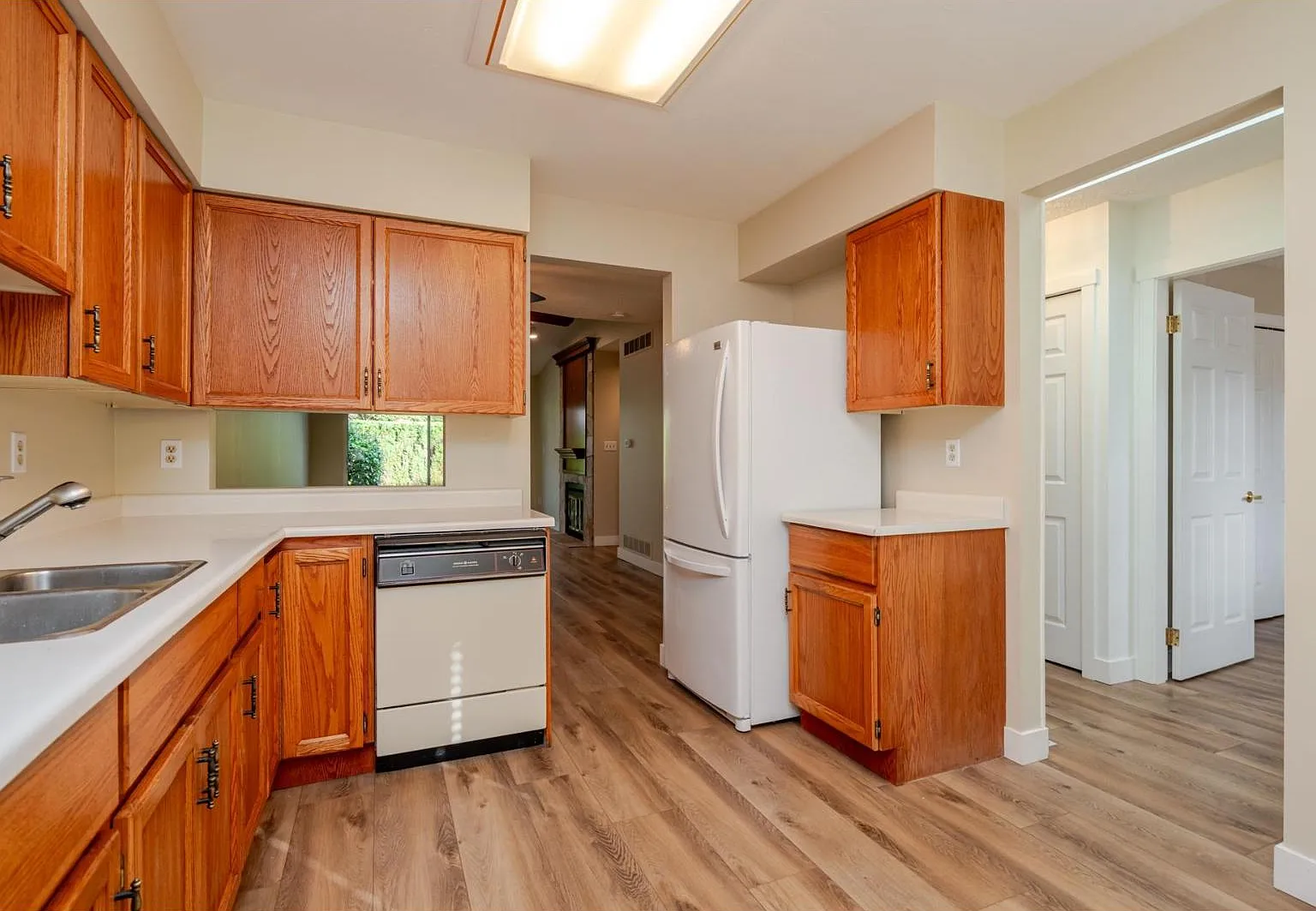 2 bed, 966 sqft, $2,300 — Photo 4