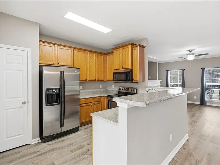 4830 Liberty Plz — Photo 6
