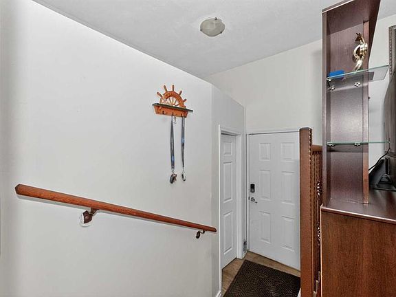 4th image of 119 Taravista Dr NE