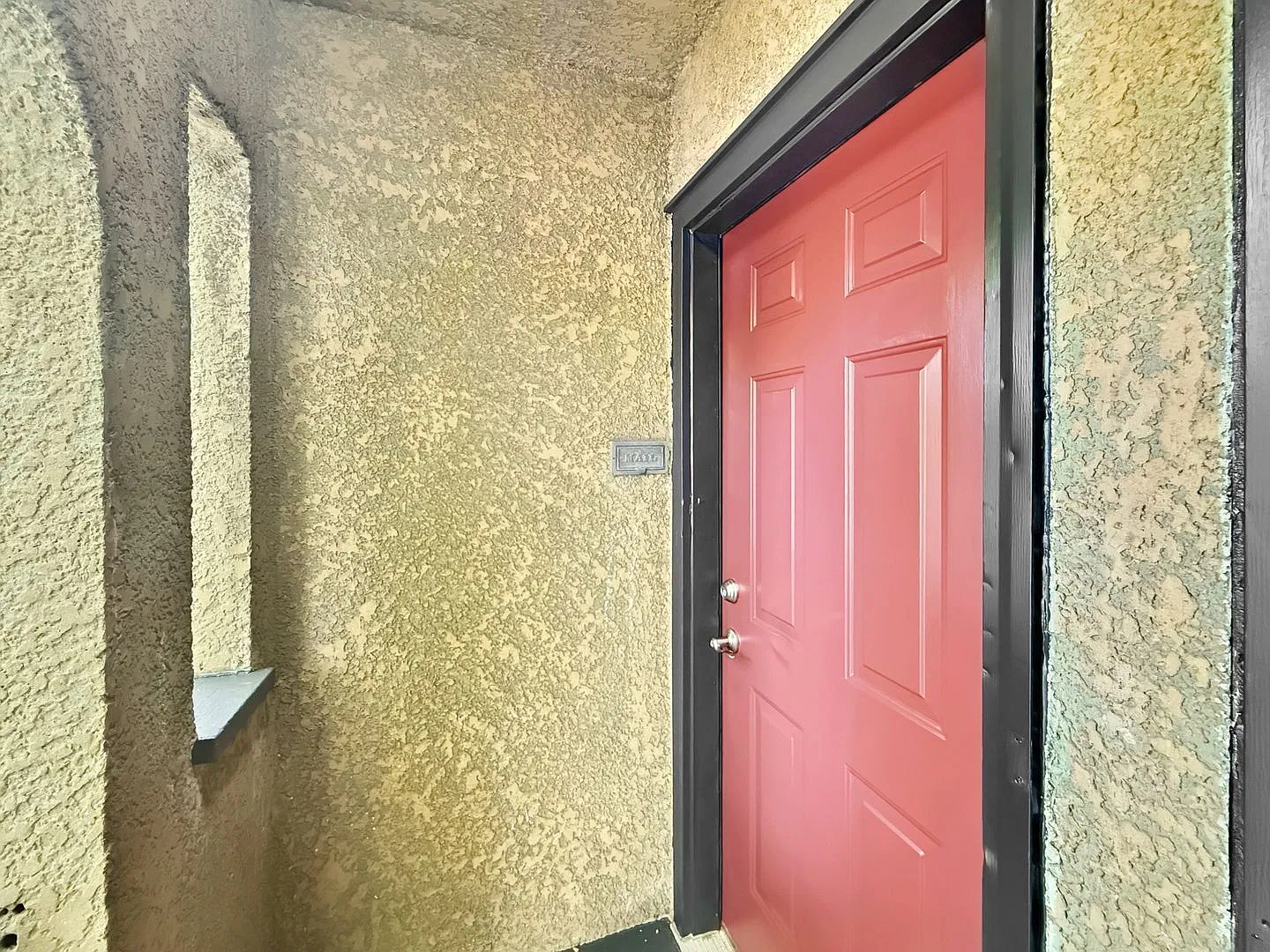 2 bed, 1.0 bath, 1400 sqft, $1,945 — Photo 2