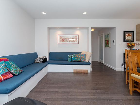 4th image of 367 Vincent Ave